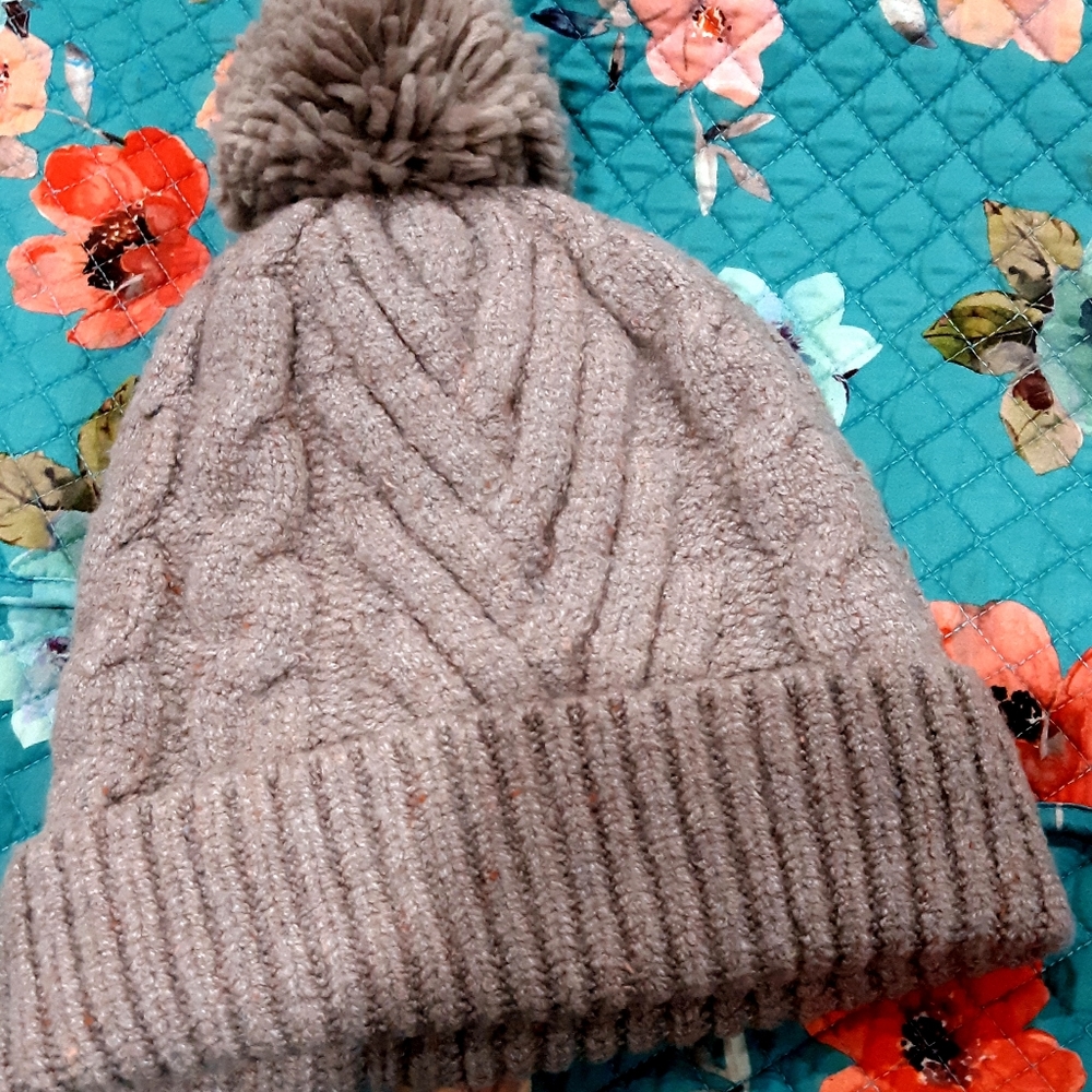 Pom pom beanie